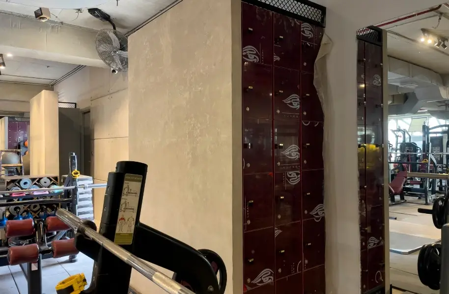 Beautiful partition wall in with the lockers are merged and the left side give Passage to the washroom.